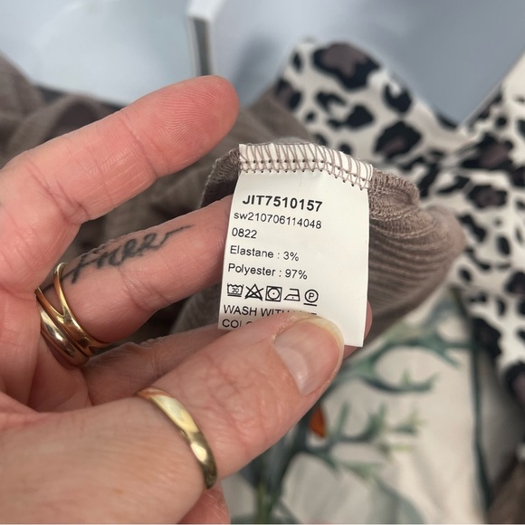 Plus Size Ribbed Leopard Print Sleeves - Picture 3 of 4